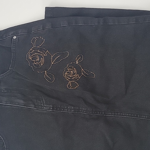 Black Denim Maxi Skirt with Floral Embroidery - Picture 3 of 16